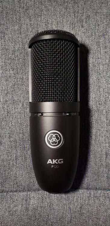 AKG P120