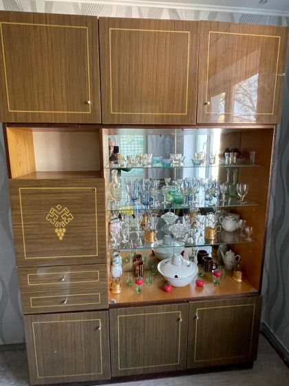 Продам сервант