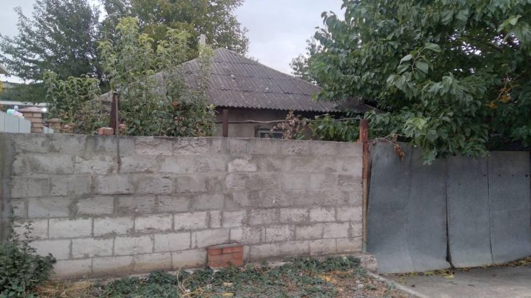 Продам саманный, оштукатуренный дом с участком