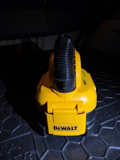 Продам аккумуляторный промышленный пылесос DeWALT DCV517N