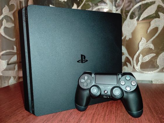Продам PlayStation 4 Slim 1 TB