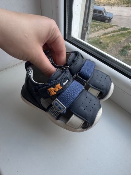Продам босоножки