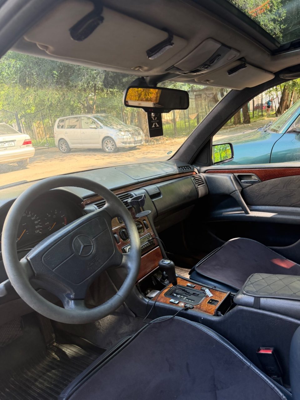 Mercedes-Benz w210 — 1/4