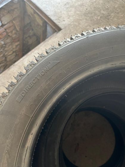 Продам новую зимнюю резину 205/55 R16