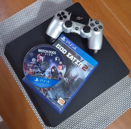 PlayStation 4 Slim 1TB
