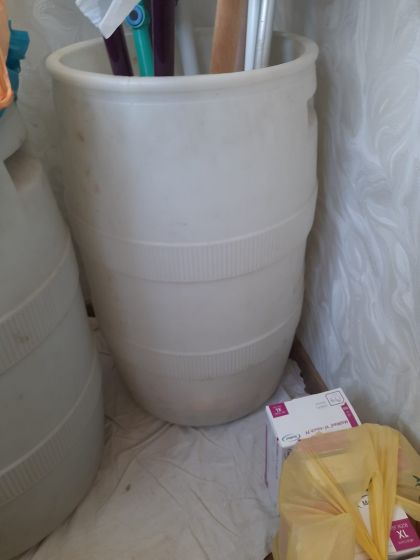 две пластиковые бочки 60 liter