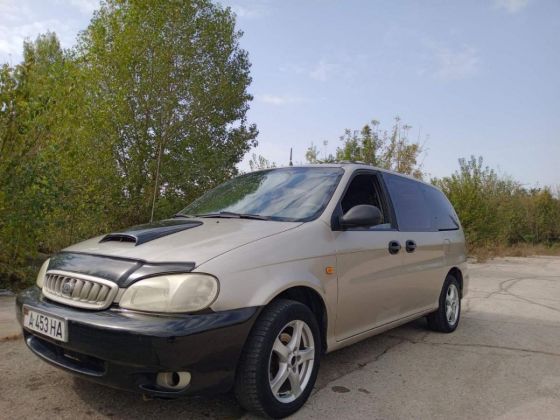 Kia carnival