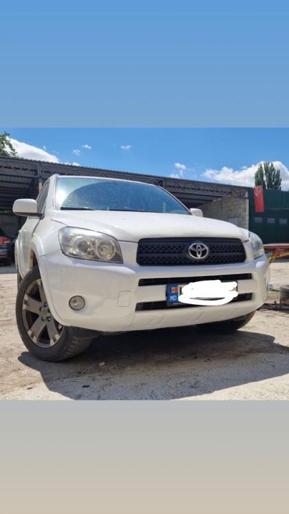 Toyota RAV4 2008г. Торг у капота