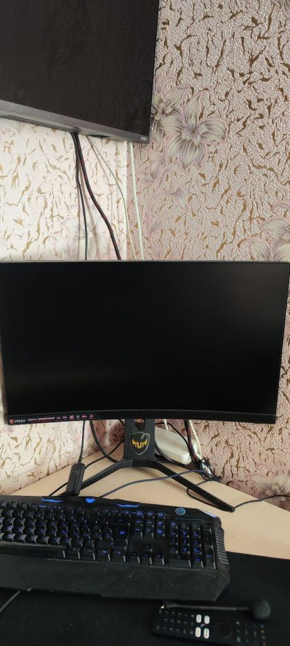 MSI mag optix 241 cr full hd 144hz 
24  Дюйма Изогнутый