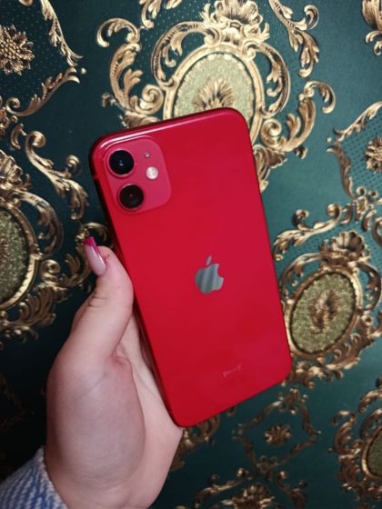iPhone 11 red