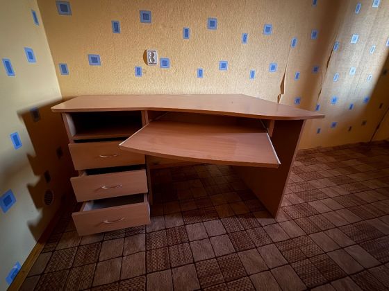 Стол компьютерный: самовывоз