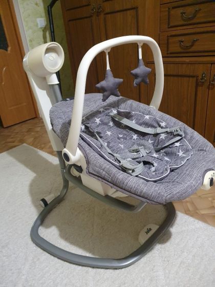 Срочно! Продам детские качели Joie