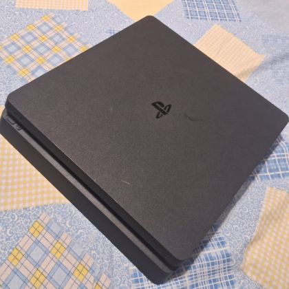 продам Playstation 4 slim 500 gb