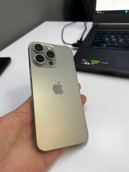Продам iPhone 15 Pro Max 256 gb