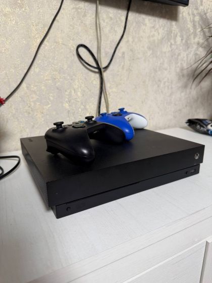 Игровая приставка Xbox One 1TB, отличное состояние