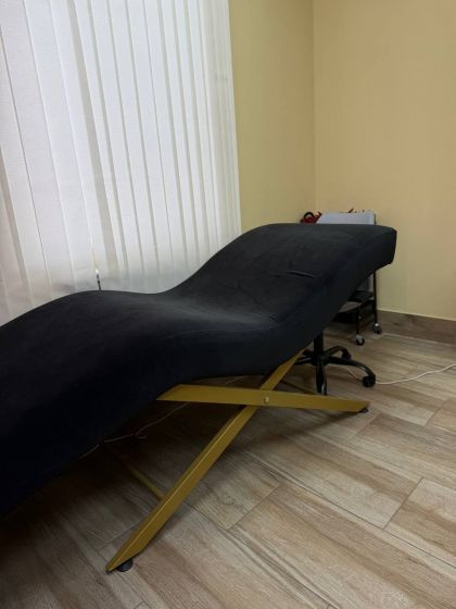 Продам 2 новые кушетки для ресниц,тату,шугаринга.Цена за одну 400$