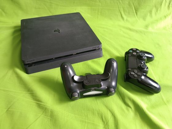 Продаю PS4 Slim 1 ТБ