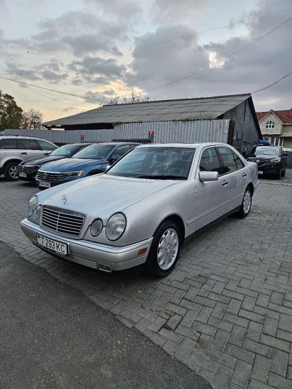 Mercedes E320