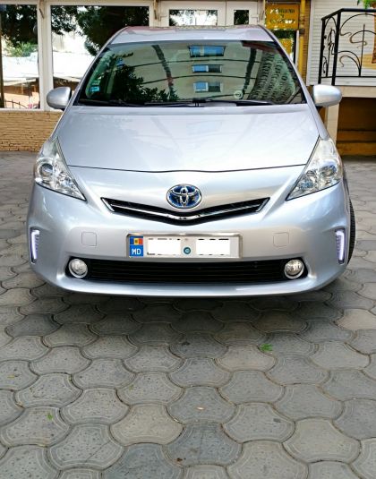 Toyota Prius V 2013 года